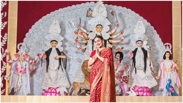 Vidya Balan Celebrates Durga Puja: An In-Depth Connection with Bengali  Culture | - Times of India