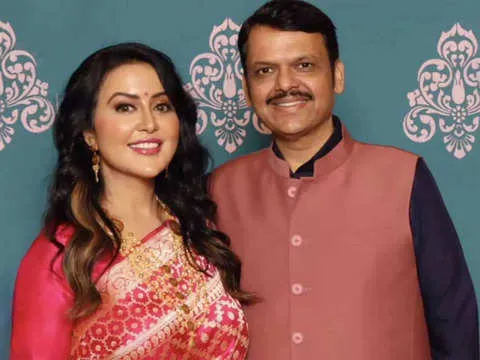 Amruta Fadnavis: Wealth and contributions - Devendra Fadnavis becomes  Maharashtra's new CM: Net worth, education, personal life, and more | The  Economic Times