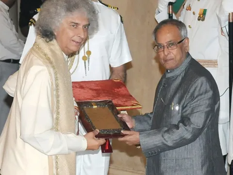 Pandit Shivkumar Sharma: Down The Memory Lane: When Shivkumar Sharma  Refused To Be A Movie Star, Struggled To Reinvent Santoor | The Economic  Times
