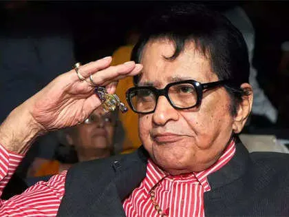 Veteran actor-director and Padma Shri recipient Manoj Kumar passes away at  87. Anand Mahindra says 'Lost part of my childhood ...