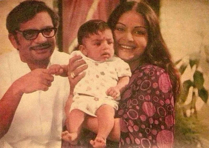 Gulzar Wiki, Age, Wife, Family, Children, Biography & More - WikiBio