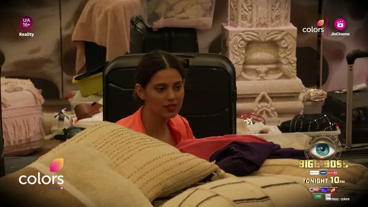 Bigg Boss 18 BIG Fight: Alice Kaushik, Eisha Singh Friendship Ends After  VIRAL Clash - YouTube