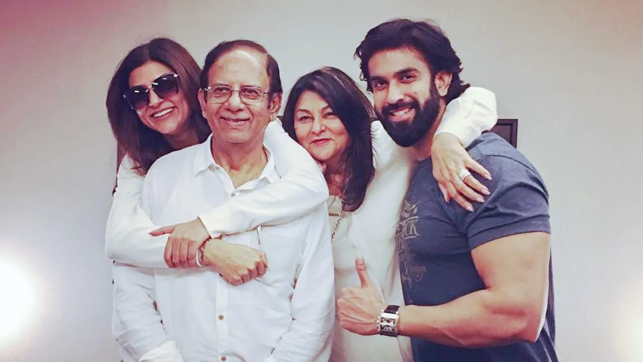 Famous Actress Sushmita Sen With Her Parents and Brothers | Daughter,  Sister-in-law, Nephew
