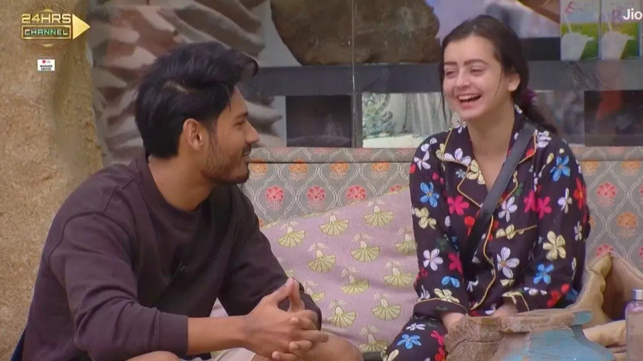 bigg boss 18 Chahat pandey cute smile with digvijay rathee talk about  vivian Dsena avinash exposed - YouTube