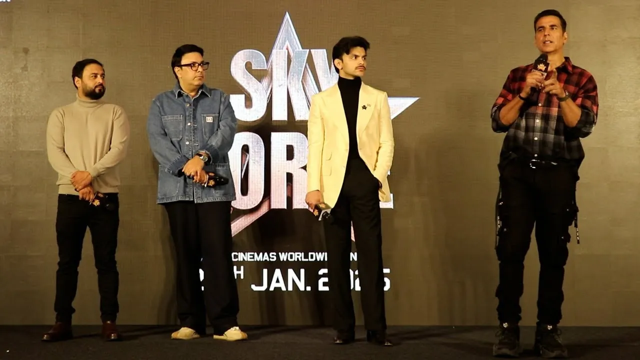 Akshay Kumar & Veer Pahariya Promote Their Movie Movie Sky Force In New  Delhi - YouTube
