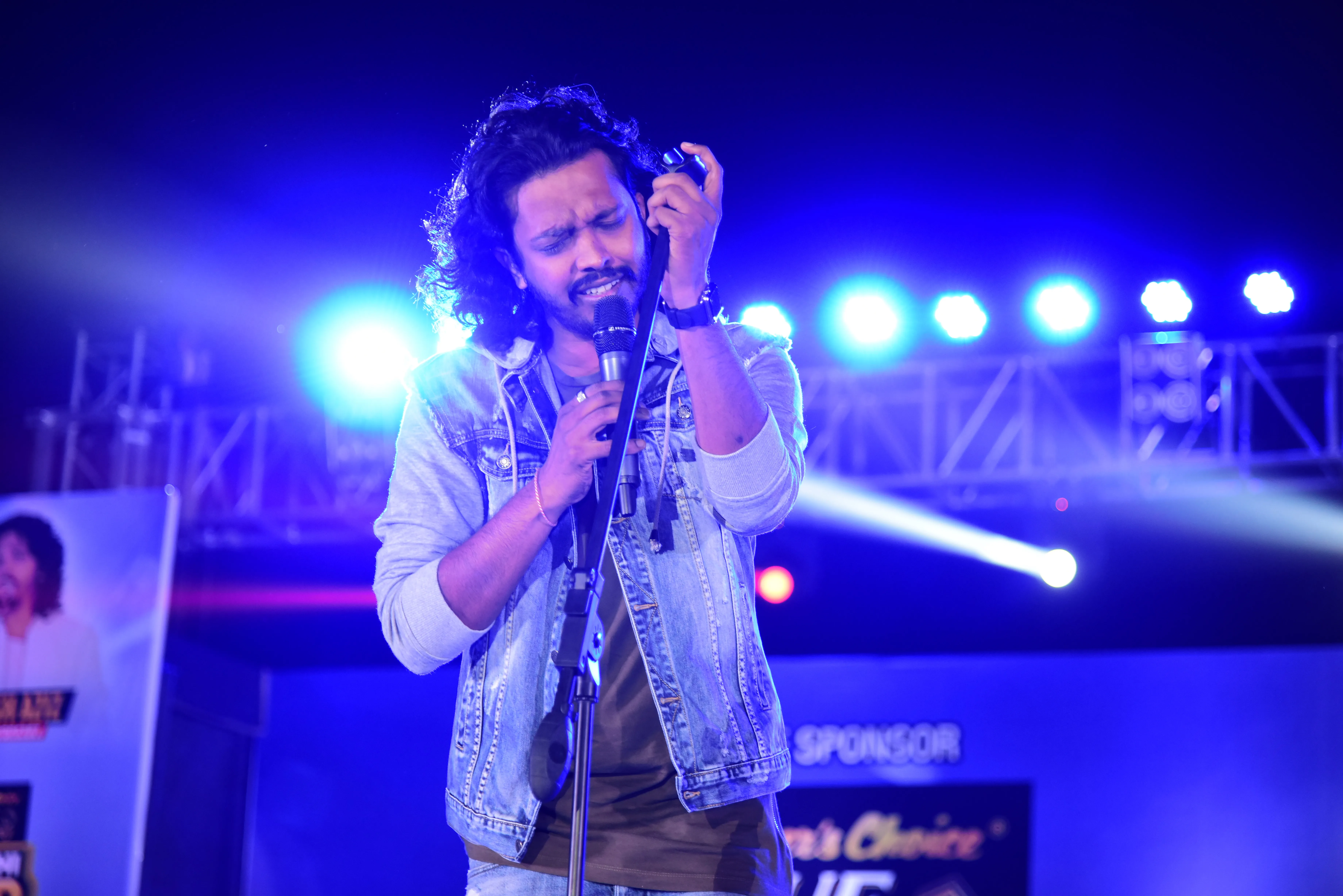 Nakash Aziz - Wikipedia