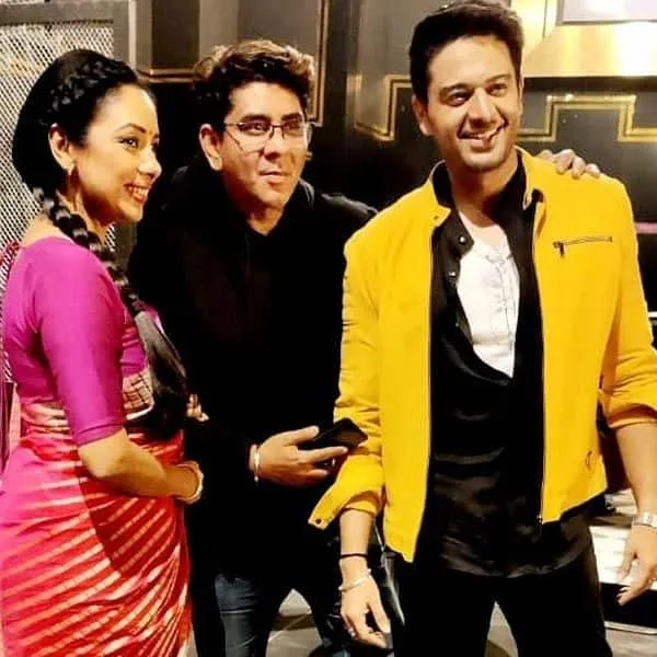 Anupamaa: Gaurav Khanna shares BTS pics with Rupali Ganguly as they get  decked up in traditional wear