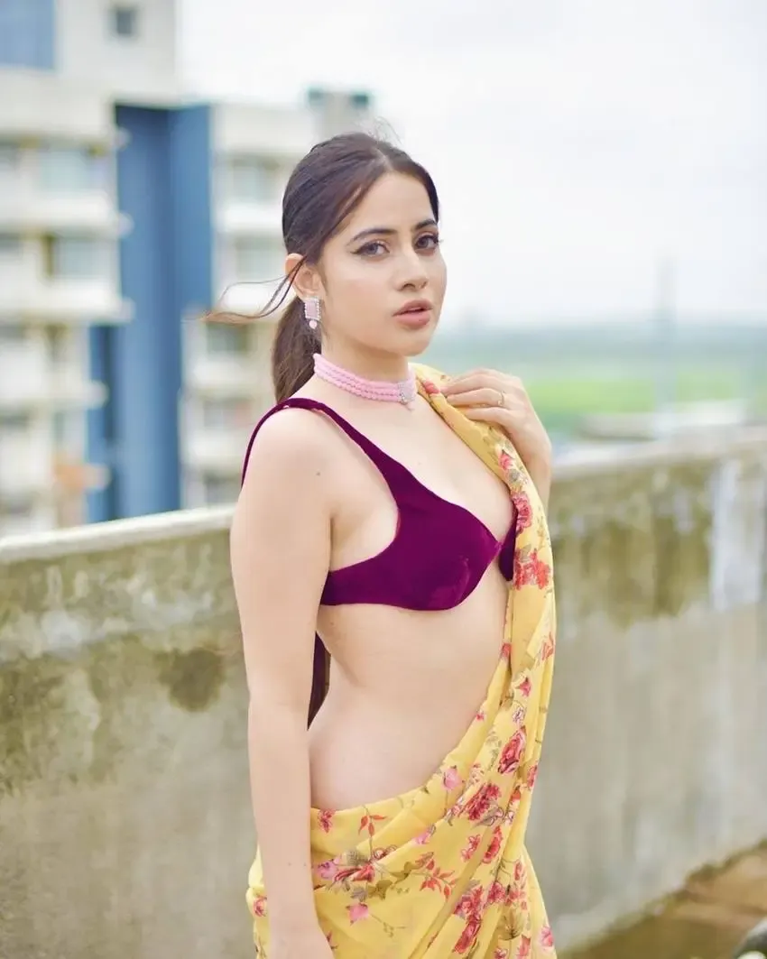 Urfi Javed Blouse Collection: See revealing blouse and attires of Rakhi  sawant friend and Yeh Rishta Kya Kehlata hai fame actress - Urfi Javed:  अपने ड्रेसिंग सेंस से चर्चा में रहती हैं