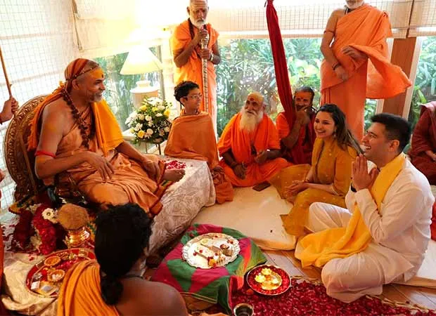 Parineeti Chopra and Raghav Chadha receive blessings from Shankaracharya Ji  as he visits their home : Bollywood News - Bollywood Hungama