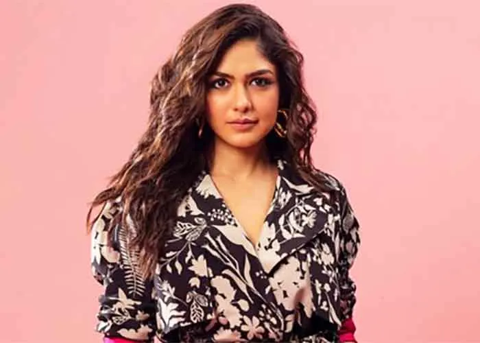 Mrunal Thakur teams up with Adivi Sesh for action drama 'Dacoit' - Yes  Punjab News