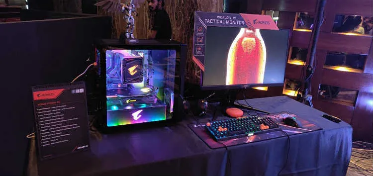 GIGABYTE AORUS Extreme Gaming PC and Monitor
