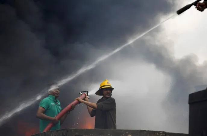 1483069659_fire-fighters