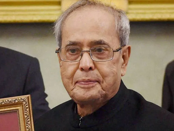 Big B, Taapsee to watch 'Pink' with President