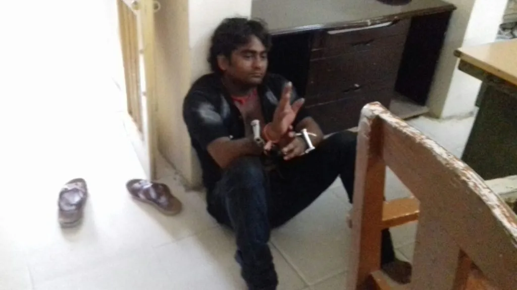 police caught under trial for taking mobile inside the jail