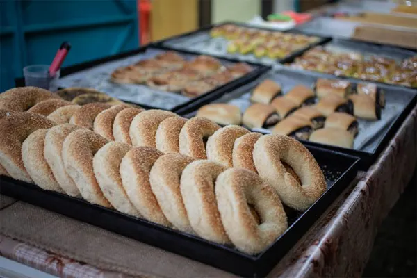 Bagels-and-pastries.-Photo-credit-Haim-Yosef-600X400