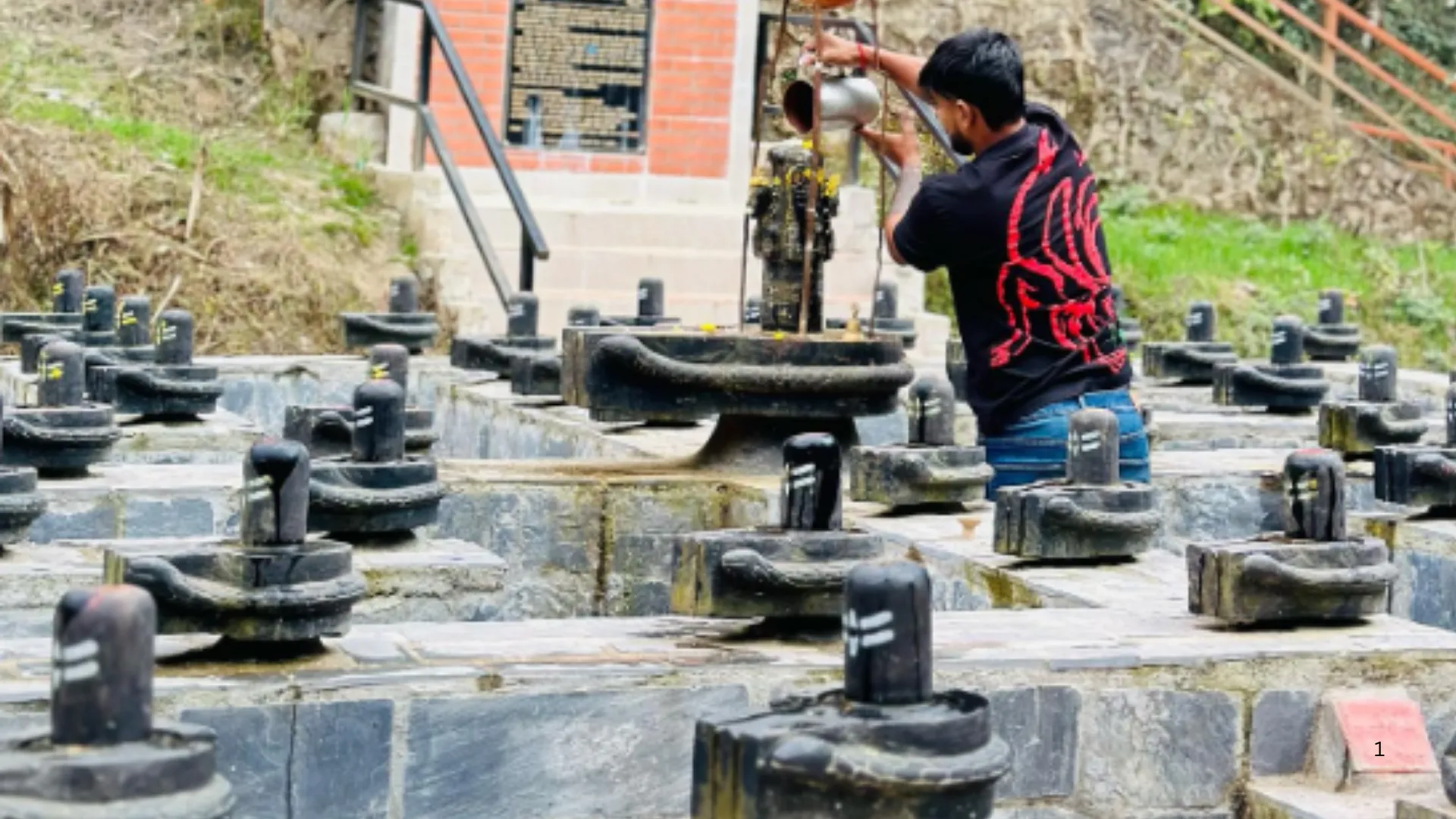 बांग्लादेशी क्रिकेटर Litton Das ने  महाशिवरात्रि पर चढ़ाया जल 