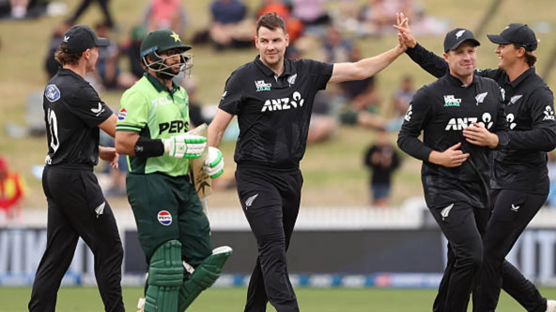 NZ vs PAK: दूसरे वनडे में न्यूजीलैंड को पाकिस्तान को चटाई धूल 