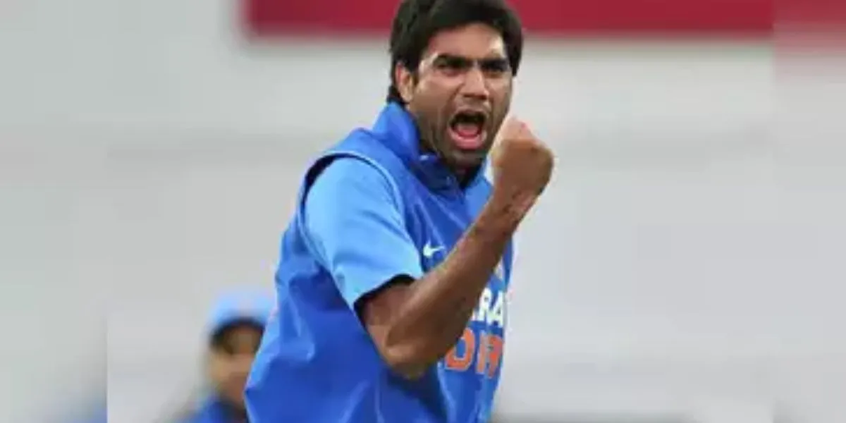   Mayank Yadav , Munaf Patel ,  Irfan Pathan ,  Ishant Sharma , Team India 