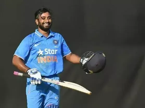 Ambati Rayudu Net Worth, Biography, Career, IPL Salary and Controversy Ambati Rayudu Birthday | Cricketer Ambati Rayudu: इस क्रिकेटर का 17 साल रहा विवादों से नाता, जाने अंबाती रायडू की नेट वर्थ