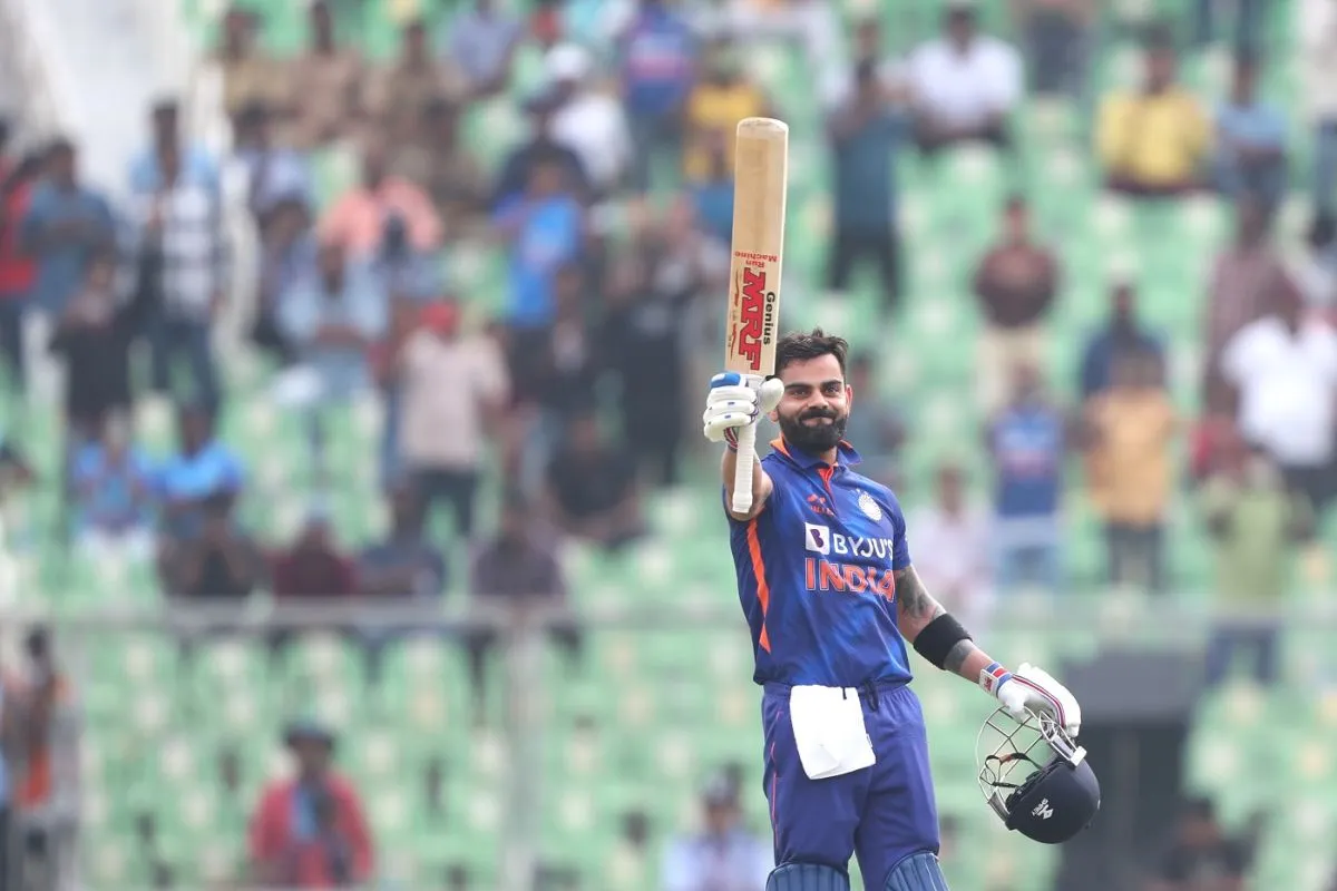 Virat Kohli celebrates after reaching his hundred, India vs Sri Lanka, 3rd ODI, Thiruvananthapuram, January 15, 2023