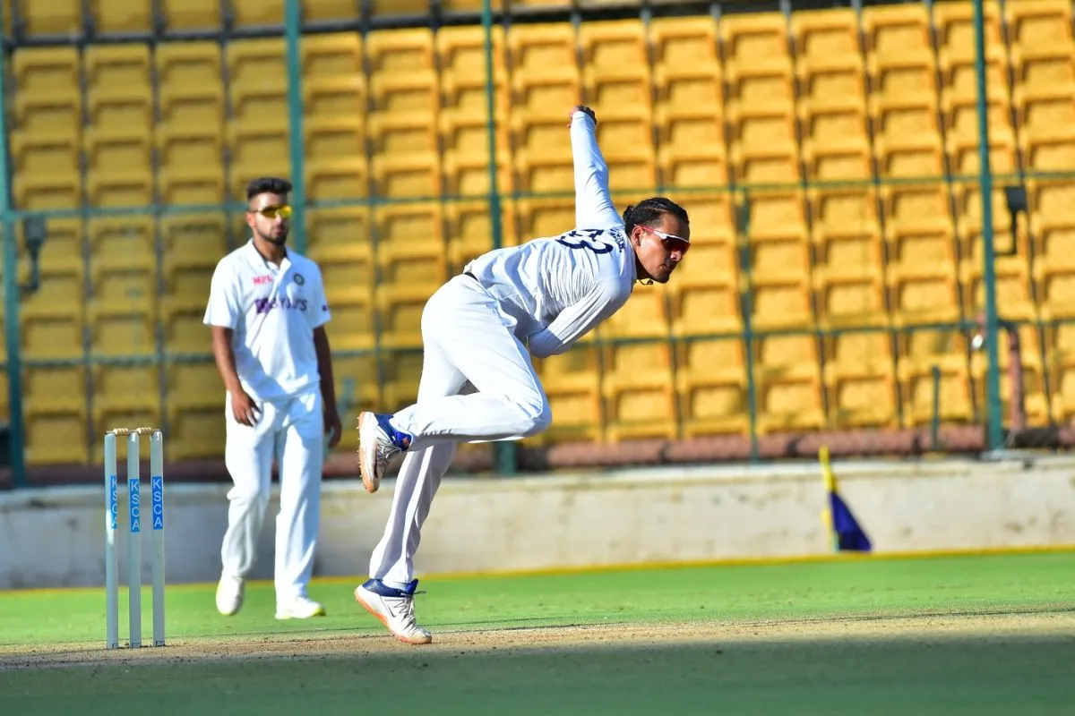 Rahul Chahar bowls in the fourth innings, India A vs New Zealand A, 3rd unofficial Test, Bengaluru, 3rd day, September 17, 2022