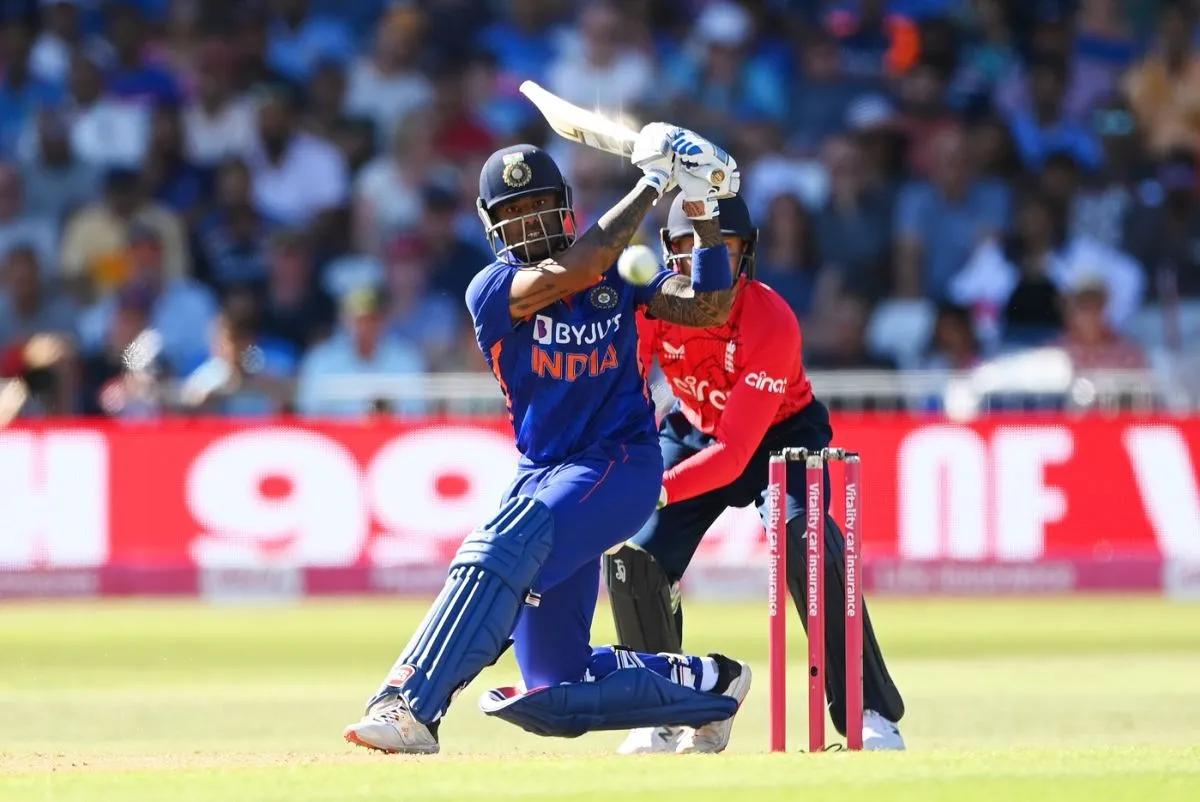 Suryakumar Yadav pummels Liam Livingstone through midwicket, England vs India, 3rd men's T20I, Nottingham, July 10, 2022