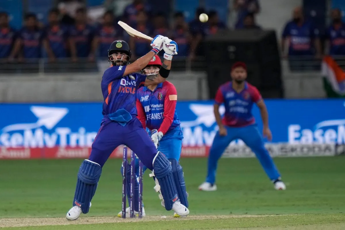 Virat Kohli plays one off the back foot, Afghanistan vs India, Super 4, Dubai, Asia Cup, September 8, 2022