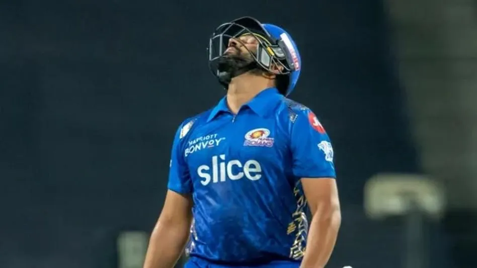 Rohit Sharma IPL 2022: 'बल्ले से फेल हैं रोहित, मुझे लगा कप्तानी छोड़ देंगे', पूर्व क्रिकेटर का बड़ा बयान - rohit sharma mumbai indians captaincy sanjay manjrekar statement mi vs pbks ipl