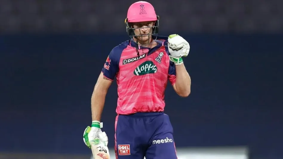 Jos Buttler IPL 2022: जोस बटलर ने फिर दिखाया 'बॉस' अंदाज, जड़े लगातार चार छक्के, अजिंक्य रहाणे को छोड़ा पीछे - jos buttler smashes 67 runs against mumbai indians hit 4 consecutive