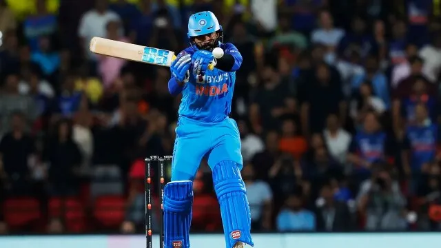 Dinesh Karthik shines in India victory vs Australia play innings at a strike rate of 500 finishing touch Watch Video IND vs AUS 2022 - IND vs AUS: दिनेश कार्तिक ने मात्र