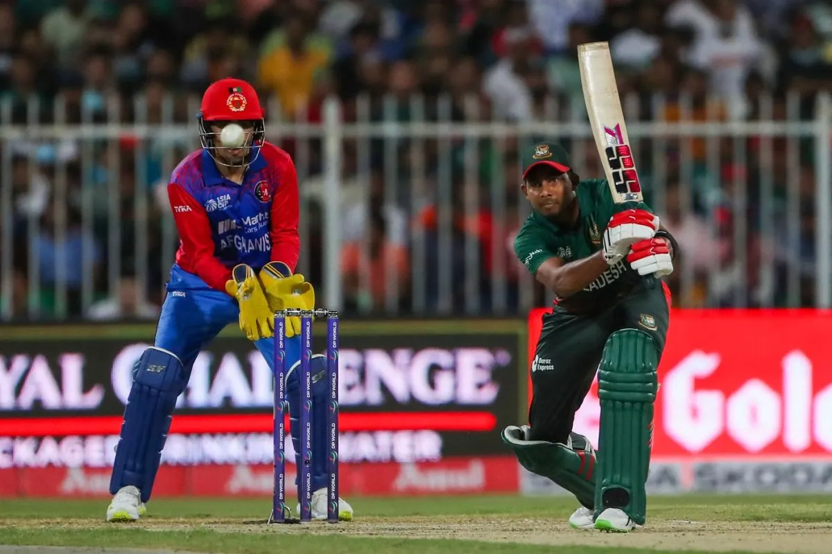 Mosaddek Hossain drives, Afghanistan vs Bangladesh, Asia Cup, Sharjah, August 30, 2022