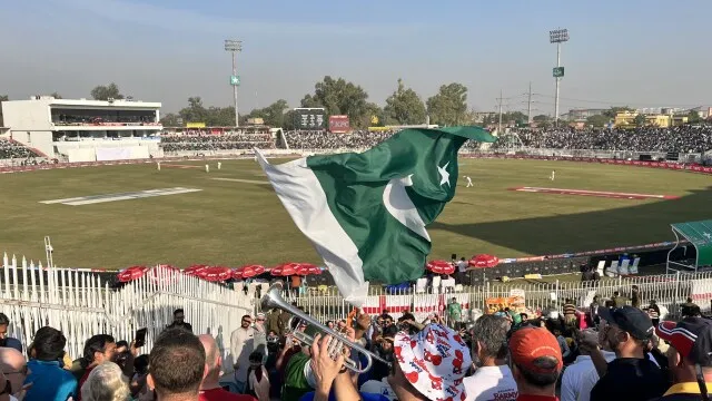 Sab ghar pe sher nahi hote Fans react as Pakistan lost the Test series against Australia and England at home in 2022 - 'सब घर पर शेर नहीं होते,' लगाातर तीन मैच