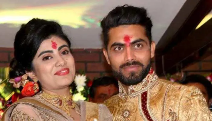 Gujarat Elections Ravindra Jadeja wife will contest from Jamnagar North BJP releases first list htzs | गुजरात चुनावः रवींद्र जडेजा की पत्नी जामनगर नॉर्थ से लड़ेंगी चुनाव; BJP ने 160 ...