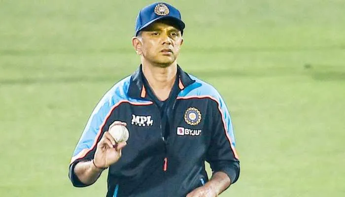 indian coach rahul dravid become fan of arshdeep singh death overs bowling india vs bangladesh t20 world cup | Rahul Dravid: बांग्लादेश के खिलाफ मैच से पहले कोच द्रविड़ इस घातक बॉलर