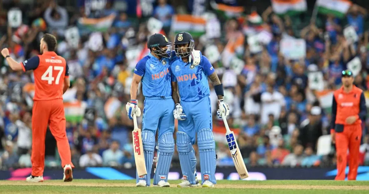 Virat Kohli and Suryakumar Yadav chat in the middle, India vs Netherlands, Men's T20 World Cup, Sydney, October 27, 2022