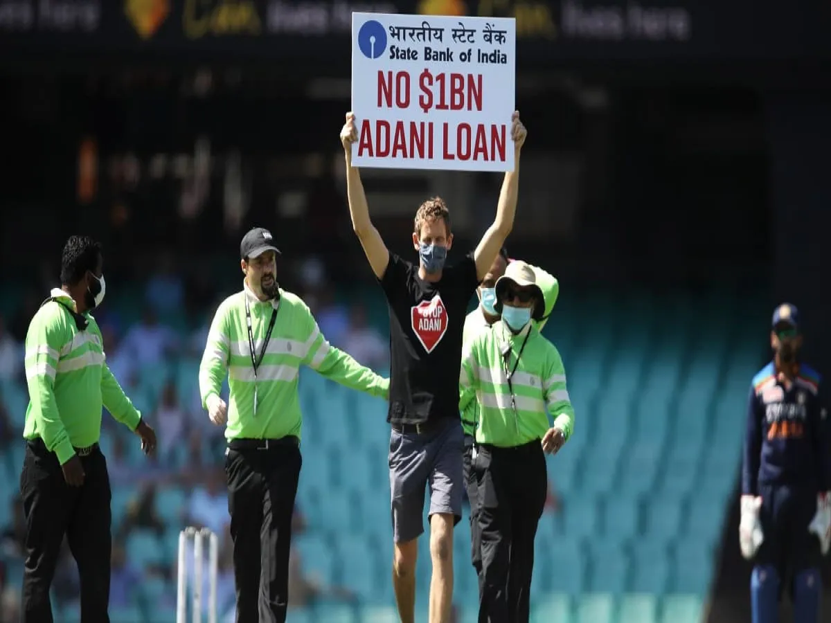 India vs Australia, 1st ODI: Protester Runs In The Middle Of The SCG During The Match On Cricketnmore