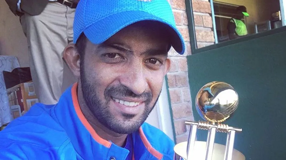 Image result for à¤ªà¤¾à¤°à¥à¤¥à¤¿à¤µ,à¤«à¤à¤² à¤à¤° à¤®à¥à¤à¥à¤à¤¦ à¤à¤°à¥à¤à¤à¥ à¤¦à¥à¤²à¥à¤ª trophy à¤®à¥à¤ à¤²à¥à¤¡
