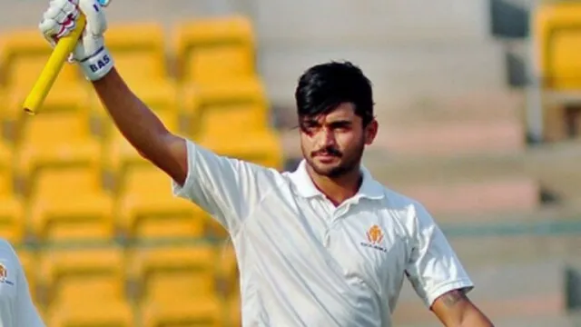 Manish Pandey smash century in 83 balls in Ranji Trophy 2022 against Railways - मनीष पांडे ने रणजी ट्रॉफी में ठोका तूफानी शतक, लगाई चौके-छक्कों की झड़ी