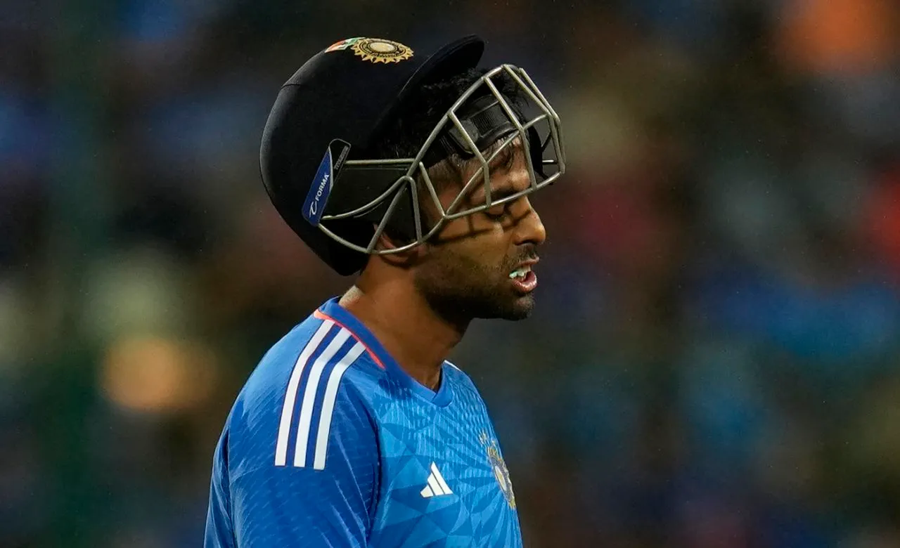 Suryakumar Yadav walks back after falling for 5, India vs Australia, 5th T20I, Bengaluru, December 3, 2023