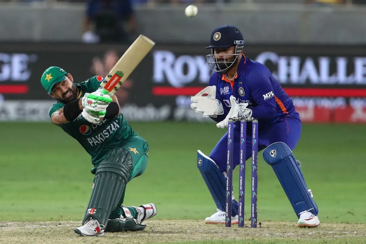 Mohammad Rizwan thumps one into the stands, India vs Pakistan, Asia Cup, Dubai, September 4, 2022