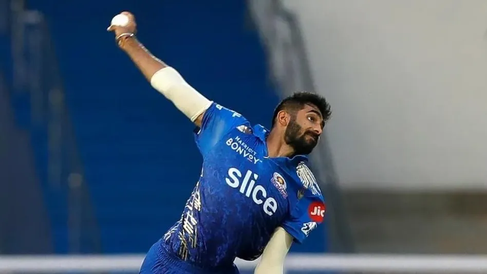 IPL 2022 Jasprit Bumrah: दिल्ली कैपिटल्स के खिलाफ जसप्रीत बुमराह की ज़बरदस्त 'कुटाई', 20 बॉल में लुटाए 43 रन - ipl 2022 mumbai vs delhi jasprit bumrah expebsive in this match tspo - AajTak