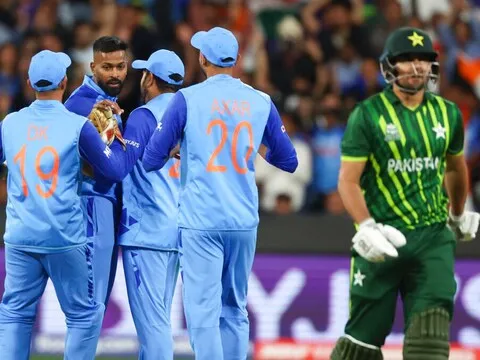 Ind vs Pak WC 2022: हार्दिक पांड्या ने पाकिस्तान को दिए 3 लगातार झटके, तोड़कर रख दी कमर - t20 world cup 2022 india vs pakistan hardik pandya takes 3 consecutive wicket