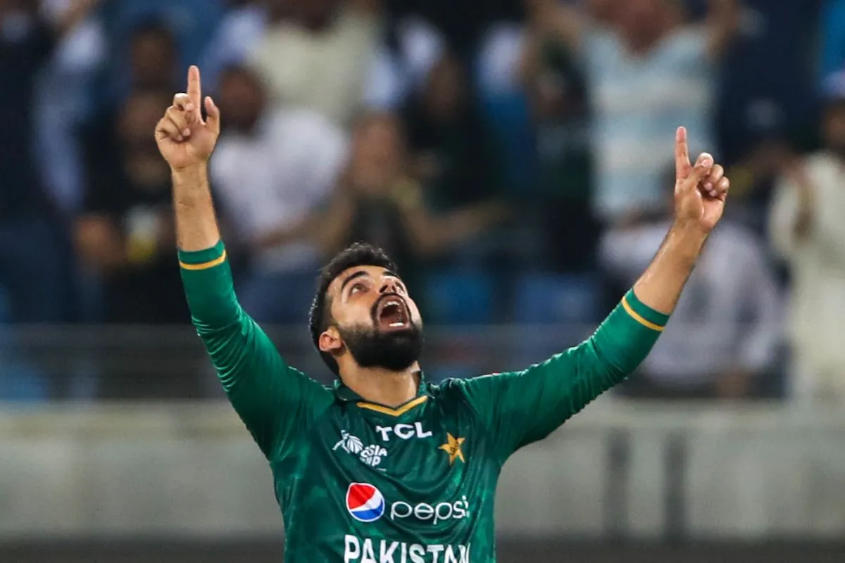 Shadab Khan struck when he found a route past Dasun Shanaka's slog-sweep, Sri Lanka vs Pakistan, Asia Cup final, Dubai, September 11, 2022