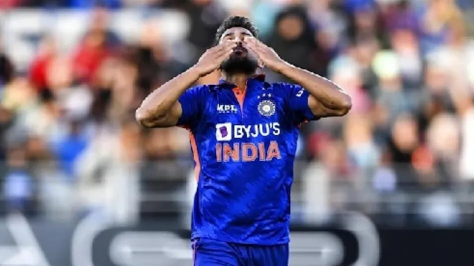 Umaran Malik IND vs NZ Mtach: डेब्यू मैच में उमरान मलिक का दिखा जलवा, अपनी रफ्तार से कीवी बल्लेबाजों को नचाया - umran malik sensational odi debut india vs new zealand first