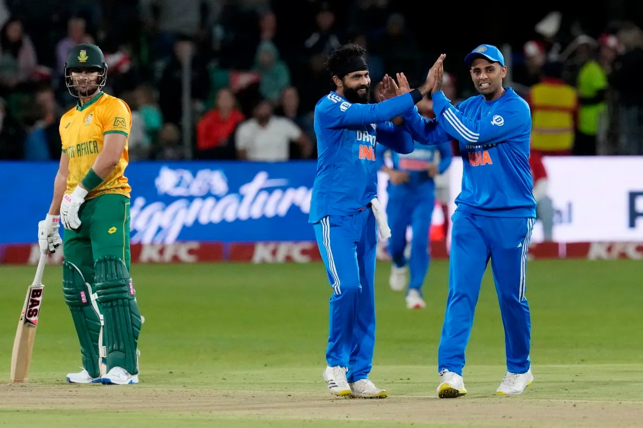 Suryakumar Yadav and Ravindra Jadeja celebrate the run-out of Matthew Breetzke<br />
, South Africa vs India, 2nd T20I, Gqeberha, December 12, 2023