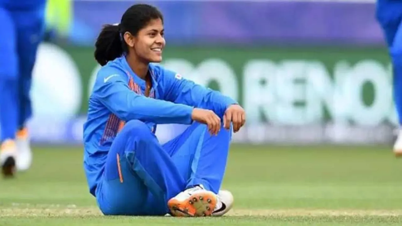 Radha Yadav Success Story: वर्ल्ड कप में धूम मचाने वाली राधा यादव: कभी नहीं थे बैट खरीदने के पैसे, पिता बेचते हैं दूध