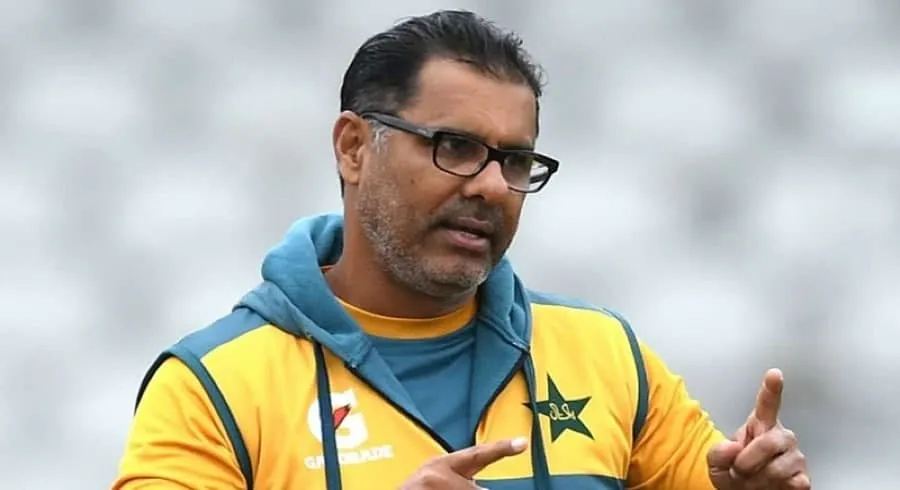 Waqar Younis apologises 