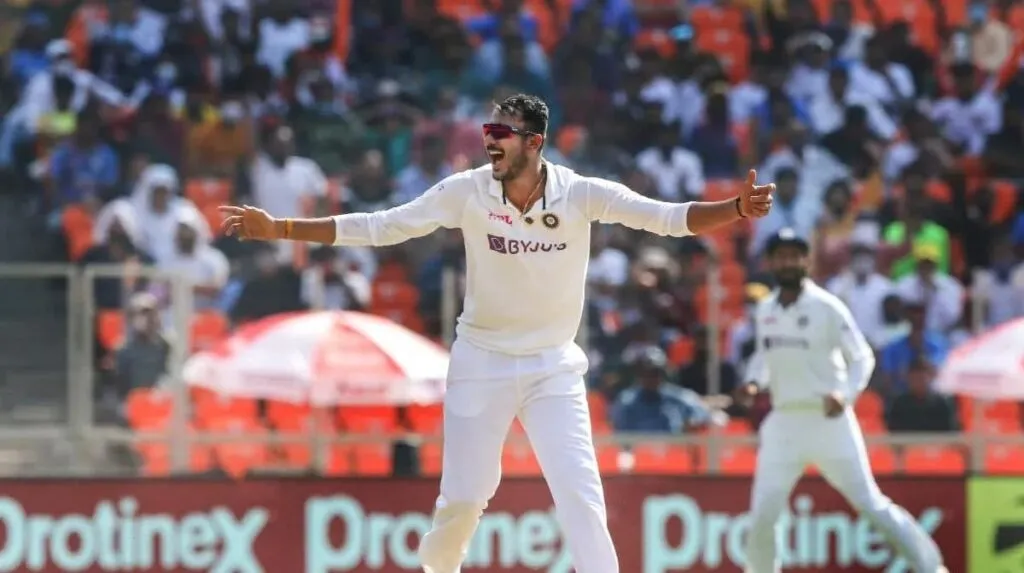 Brad Hogg compare Axar patel with Rangana Herath