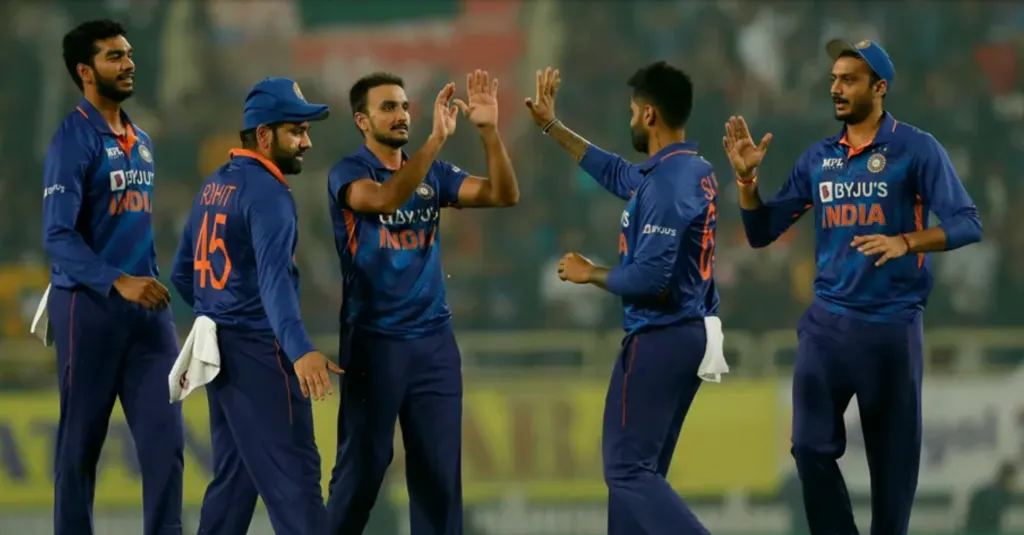 IND vs NZ: Rohit Sharma और Martin Guptill ने रचा इतिहास, तो भुवनेश्वर कुमार के नाम दर्ज हुआ शर्मनाक रिकॉर्ड