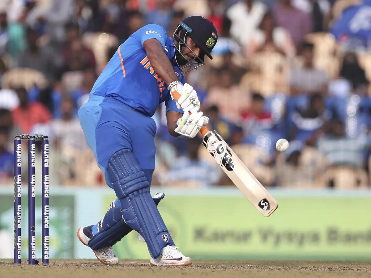 Rishabh Pant Age, Height, Girlfriend, Net Worth, Spiderman, Instagram